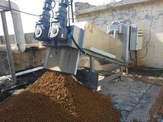 Slibdrogingsapparatuur voor industriële en gemeentelijke afvalwaterzuivering Gewicht KG 500 kg