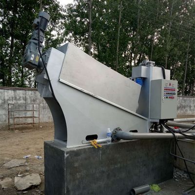 Multi-disc schroefpers slibdehydrator voor zuivelslibbehandeling