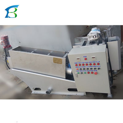 Gepersonaliseerde capaciteit Goederen Schroefpers Separatie machine voor mestdrogen 10*8CM